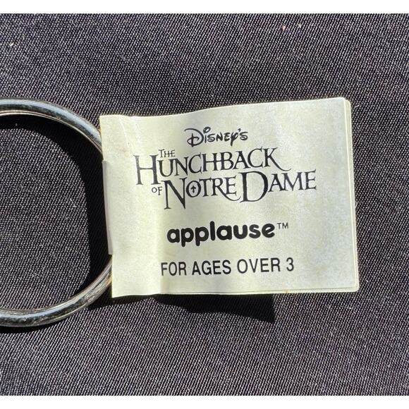New Disney Keychain The Hunchback Of Notre Dame Gargoyles Vintage Key Chain Mint - Picture 3 of 10